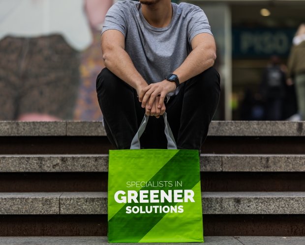 green_bag_men_seat_stairs_bag__hand